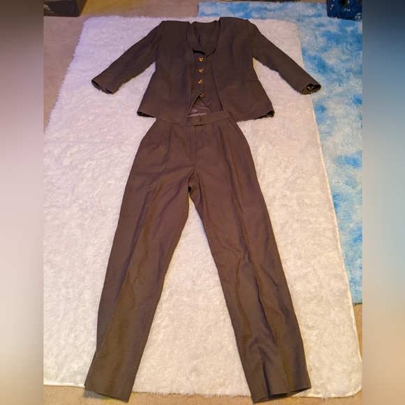 Renlyn 3pc outfit - Picture 5 of 15